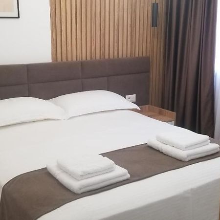 2A Near Blloku Area Apartment ติรานา ภายนอก รูปภาพ