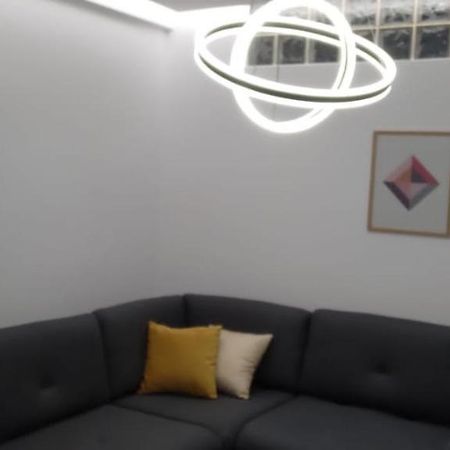 2A Near Blloku Area Apartment ติรานา ภายนอก รูปภาพ