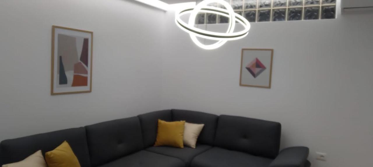 2A Near Blloku Area Apartment ติรานา ภายนอก รูปภาพ